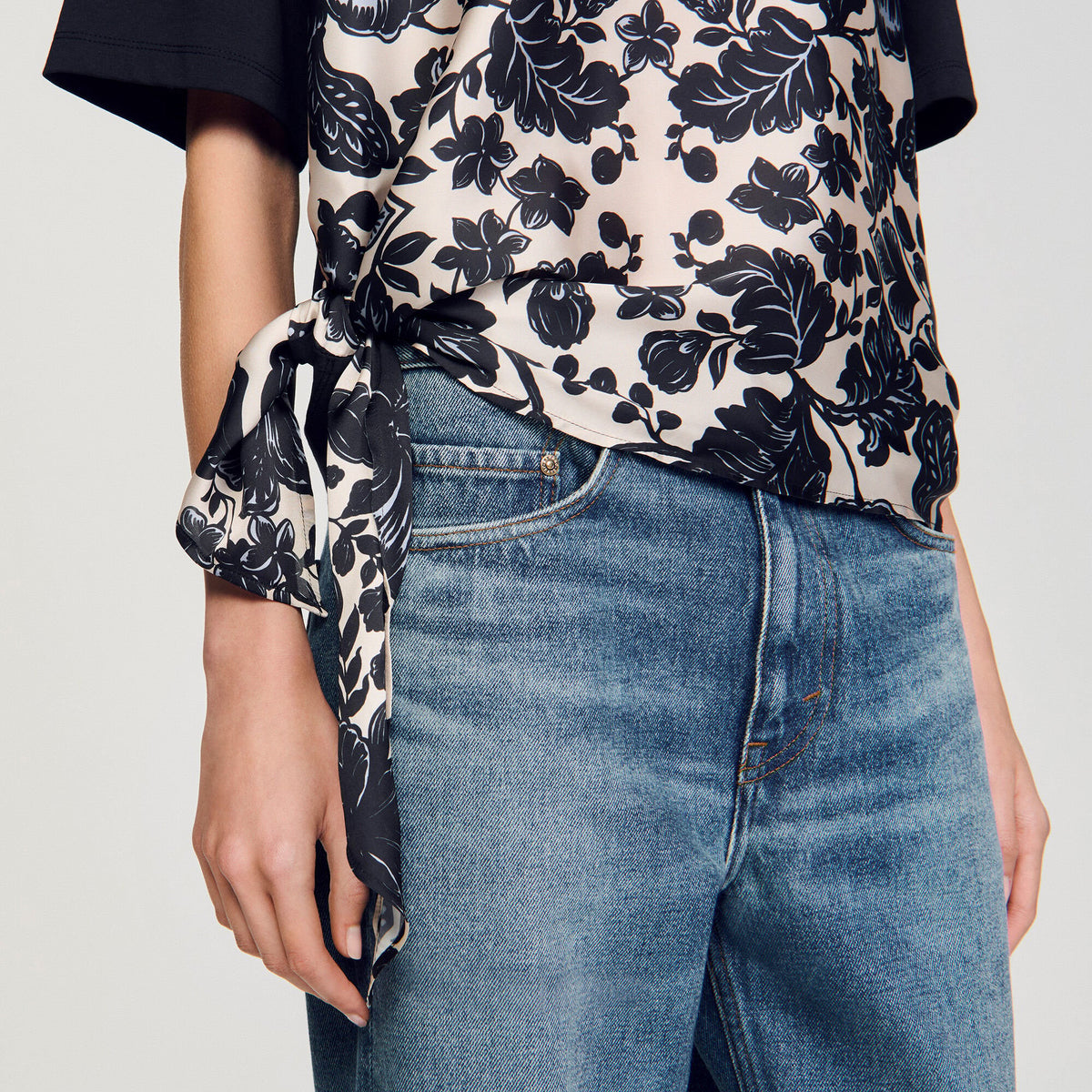 Sandro Floral motif T-shirt Ecru / Black