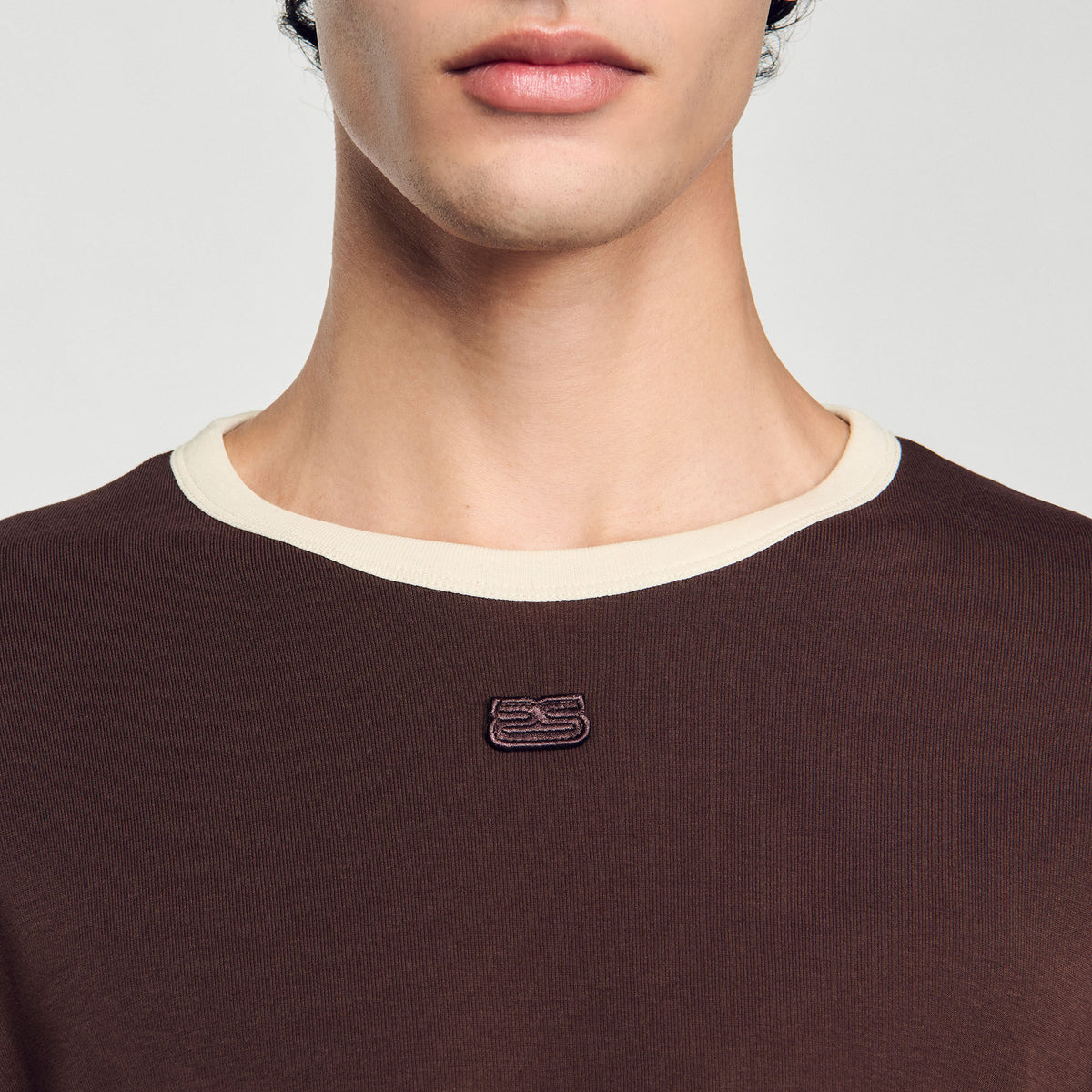 Sandro Two-tone patch T-shirt Moka.
